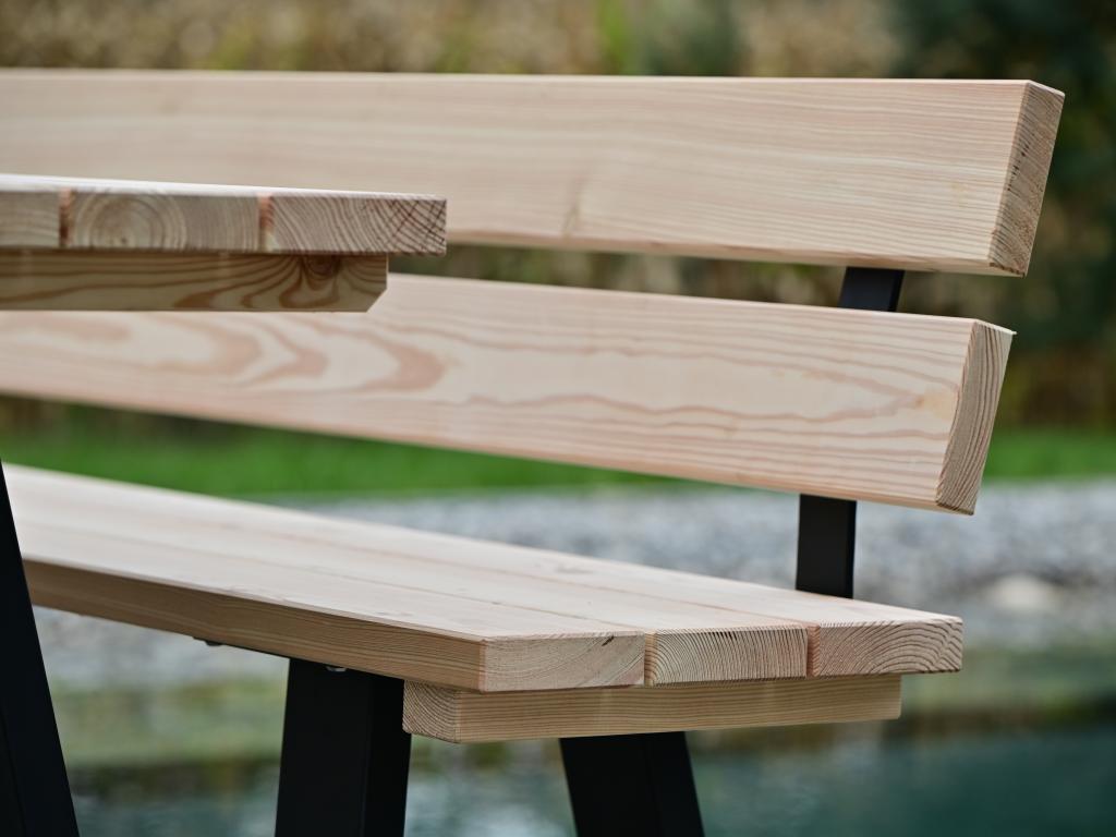 Schmied-Larix Garnitur Tisch mit Bank